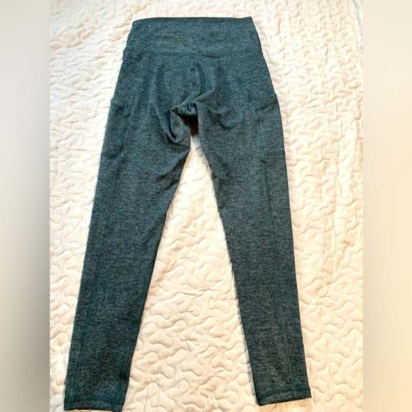 Aerie Capri pants Size Medium Yoga Exercise capris - Picture 6 of 8
